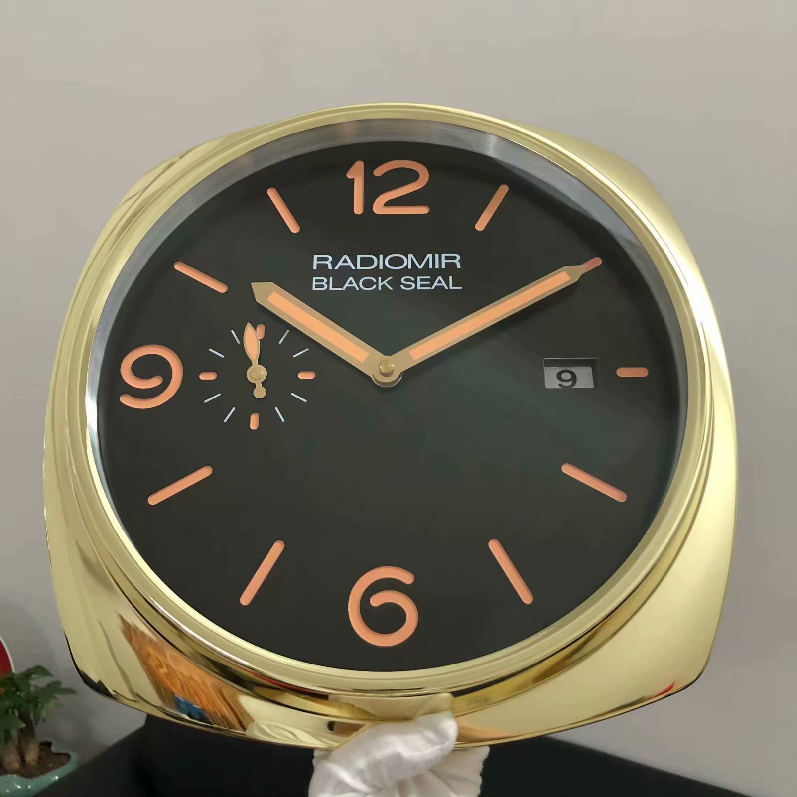 P Black Seal Wall Clock Gold-Rose Gold-Black